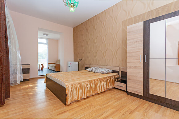 изображение семейного номера для троих с вентилятором, который можно снять в гостевом доме Легкий Бриз, в Крыму