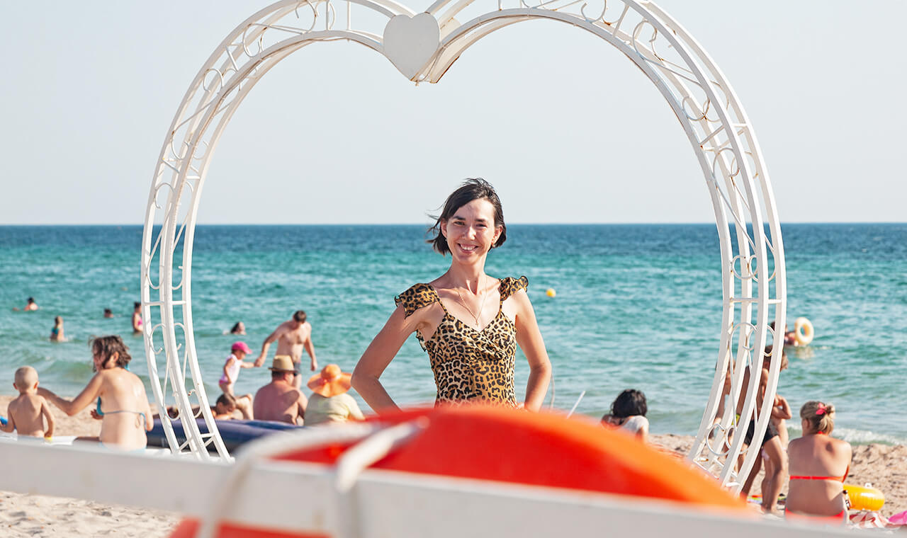 изображение большого сердца для фотосессий на пляже Краб, Штормовое, Крым