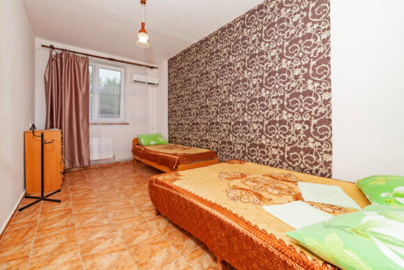 изображение совместной комнаты, которую можно снять в гостевом доме в Крыму, Штормовое